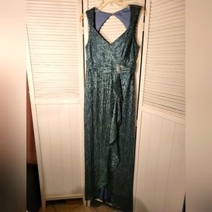 R&M RICHARDS METALLIC EVENING GOWN SZ6